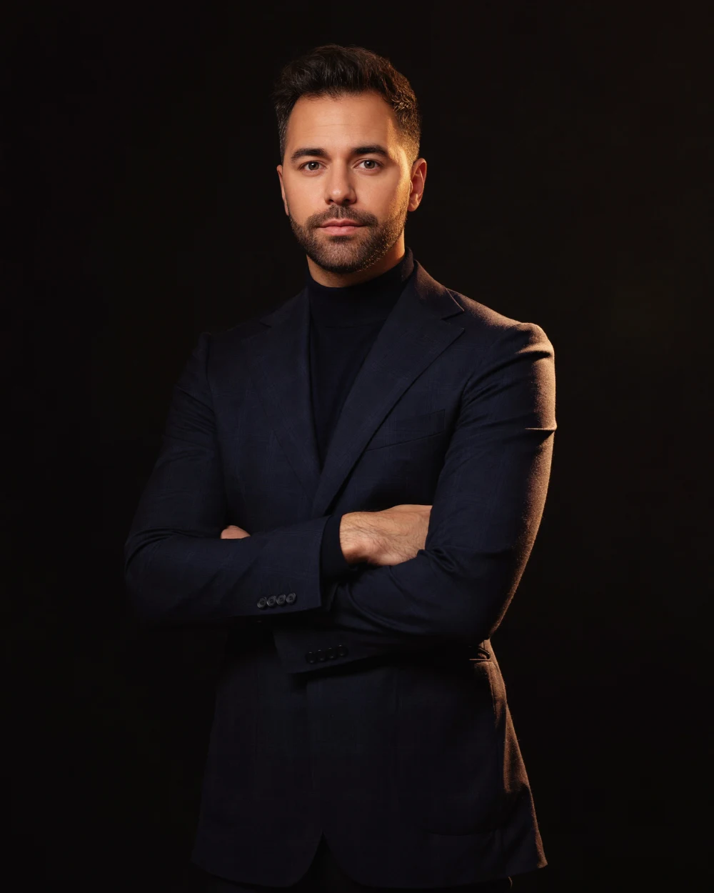 Porträt von Deniz Erdal Özbey, Gründer und Geschäftsführer von FocusAce (mit künstlicher Intelligenz erzeugtes Bild)